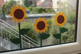 9 kostenlose bastelvorlage schmetterling schmetterling. Sonnenblumen Fensterbild Mit Kostenloser Schablone