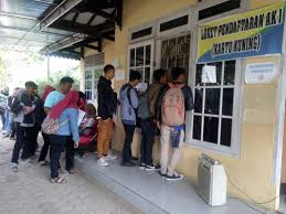 Bahkan di kawasan gedebage, kota bandung, warga melaporkan hujan tersebut disertai es yang cukup besar. Pencari Kerja Padati Disnakertrans Cianjur Ekspres