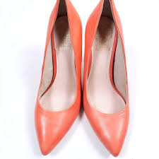 Vince Camuto Pointy Coral Peach Size 5 Heels
