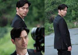 Having debuted in 2003 as a model . Lee Jin Wook Transforms Into Cold Brilliant Detective For Voice 2 Soompi
