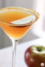 Caramel Apple Martini Easy And Delcious Cocktail Recipe For Fall
