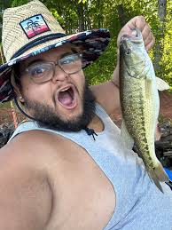 A couple bass I've caught in the last few fishing trips this past 3 weeks  one was 27 inches didn't have my scale but she was nice . The one that I