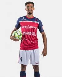 Sportive du football en direct, les résultats, les classements, les transferts de foot et les infos sur l'équipe de france de football. Le Maillot De Clermont Foot Porte Par Florent Ogier Lors Du Match Clermont Foot Estac Troyes 3 2 De La Saison 2019 20 Spotern