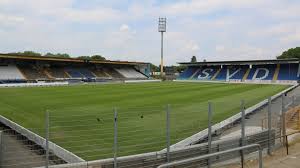 Der platz ist der dem hamburger rathaus am nächsten liegende rasenplatz. Sv 98 Reisst Im Sommer Haupttribune Ab Kicker