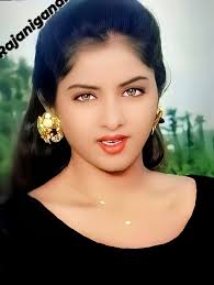 Divya Bharti 📷📷🌺💯 #PHOTO 🖤🥀