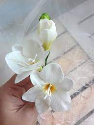 White Freesia Hair Pin White Flower Bridal Hair Pin Freesia Etsy Bridal Hair Flowers Bridal Hair Pins Flower Headpiece Wedding