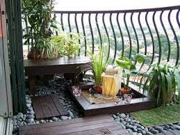 Existen muchas posibilidades de instalar fuentes de agua, desde pequeñas a grandes y de variadísimos estilos. 10 Balcones Urbanos Con Mucho Estilo Decoracion De Interiores Y Exteriores Estiloydeco Balcon Decoracion Decoracion Terraza Pequeno Balcon