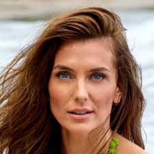 Melissa Wood-Tepperberg Proves Hunza G's One-Piece Is Luxurious Look of the  Moment