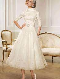 Orlo che mostra le caviglie, vita lunga e dettagli preziosi: Abiti Da Sposa Stile Anni 50 50beb2