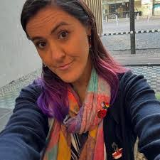 Lara Williamson's Instagram, Twitter & Facebook