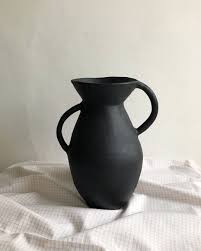 Simoneloo On Instagram Vase Flamenco En Gres Brun Chamotte Engobe Noir Cire Ceramique Ceramic Everyday Art Pottery Pieces Ceramic Ware