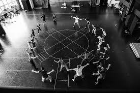 In 2017, the director clément cogitore signs an explosive and very noticed film, adapting an excerpt from the indes galantes with the help of krump dancers. Les Essentiels De Classica Les Indes Galantes De Rameau A L Opera Bastille Actualites Music Opera