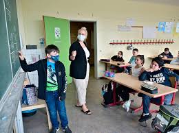Sie legen den kindern ohne maske ein. Krefeld Schule Am Samstag Oder Ein Digital Tag