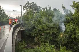 Ein kind erlitt nach einem blitzeinschlag schwerste verletzungen. Unwetter In Stuttgart Und Region Heftige Gewitter Und Starkregen Dauern Noch An Stuttgart Stuttgarter Zeitung