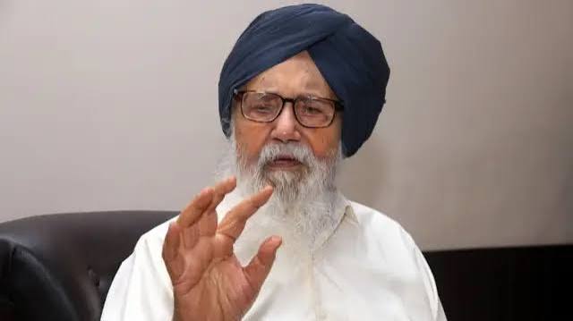 प्रकाश सिंह बादल: कभी कांग्रेस के टिकट पर चुनाव लड़ने वाले जिन्होंने सरपंच से राजनीति की थी शुरू - BBC News हिंदी