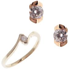 Maybe you would like to learn more about one of these? 18 Karat Tricolor Gold Diamond Small Round Accent Stud Earring Ring Set For Sale At 1stdibs
