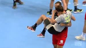 Telekom veszprém játékosai 2010 c'est par içi. A Veszprem Oriasa Olben Vitte Le Az Ellenfel Serult Jatekosat 24 Hu