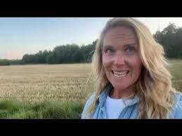 Författaren Emma Berg presenterar poesiutmaningen "Mod att förändra