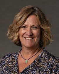 Deanna Bingham's Instagram, Twitter & Facebook