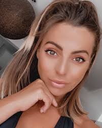 Leur cérémonie aussi n'est pas reconnue en france, c'était en quelque sorte une union. Hillary Vanderosieren Wiki Tele Realite Fandom