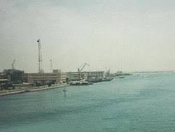 Byggingen ble gjennomført av et fransk selskap. Suez Wikipedia