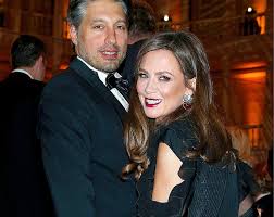 She left poland in 1994 with her husband, tomasz lis, and worked as a women's magazines correspondent in the united states. Historia Milosci Kingi Rusin I Marka Kujawy Viva Pl