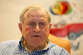 Red' McCombs, San Antonio business and Spurs icon, dies at 95