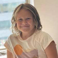 Emma Scheffler's Instagram, Twitter & Facebook