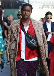 The Many Bags Of Milan Fashion Week Spring 2018 S Celebrity Attendees Purseblog Street Style Bags Fashion Fashion Week