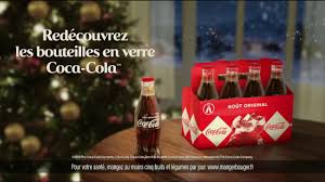 Application d'une texture buée pour la fraîcheur ainsi que des particules pour les gouttelettes. Coca Cola Bouteilles En Verre Nous Avons Tant A Partager Pub De Noel 2019 Youtube
