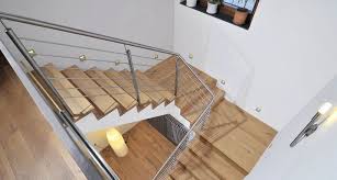 Holzstufen Massiv Eiche Auf Betontreppe Mit Stahl Und Metall Gelander Treppenbau Treppe