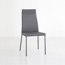 Qu'elles soient assorties à une table de salle à manger ou à une table de cuisine, elles vous permettront de passer de bons moments à table. Chaise Matelassee De Salle A Manger Lena M 4 Pieds Com