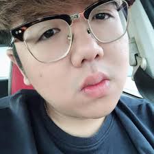 带了很闪亮的电灯泡💡出门🤣🤣