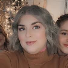 Victoria Redmond's Instagram, Twitter & Facebook