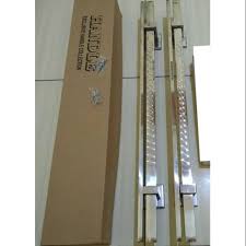 Model gagang pintu minimalis kebanyakan dipasang di pintu 1 daun namun jika ada yang mencoba model gagang pintu dua daun juga bagus karena selain lebih hemat waktu juga pemasangan slot serta gagang. Handle Pintu Rumah Tarikan Pintu Gagang Pintu Rumah Minimalis 60cm Shopee Indonesia