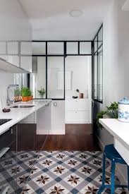 Estos tarros de elegante diseño. Paredes De Cristal Para Cocinas Pequenas