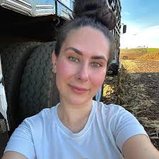 𝐂𝐚𝐫𝐨𝐥 𝐉𝐚𝐡𝐧 (@carolljahn) • Instagram photos and videos