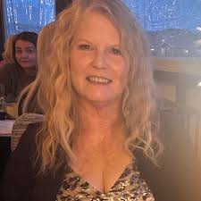 What's the best way to protect cheesecake sides?