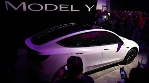 Полный привод, автопилот, long range до 500 км пробега на одном. New Tesla Model Y Unveiled With Longer Roll Out Timetable