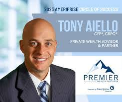 Dominick Trapani's Instagram, Twitter & Facebook