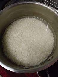Nanti nak tunggu lembut pun makan masa juga. Kaedah Paling Pantas Masak Bubur Nasi Bayi 7 Minit Dah Siap Vanilla Kismis