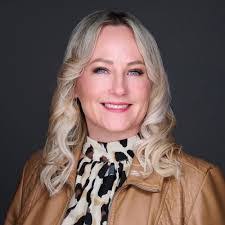 Sonja Halstead's Instagram, Twitter & Facebook