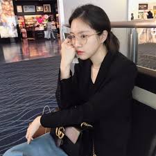 블랙 미니 원피스에 운동화를 신으면서 패션 센스를 뽐내기도 해요. ì„œí–¥ Winter Daphne On Twitter ì†ë‚˜ì€ ì‚¬ë³µ ëª¨ìŒ 5 Https T Co Ftionh5k6b ì†ë‚˜ì€ Sonnaeun Naeun Fashion
