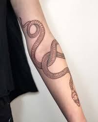 Snakes have a reputation for being equally fascinating and frightening. 43 Bold And Badass Snake Tattoo Ideas For Women Page 2 Of 4 Stayglam