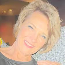 Shelly Roberts's Instagram, Twitter & Facebook