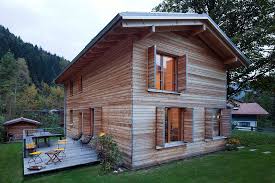 Holzterrasse Am Hozhaus Ferienhaus Bauen Modernes Holzhaus Holzhaus Fertighaus