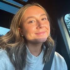 Claudia Travis's Instagram, Twitter & Facebook