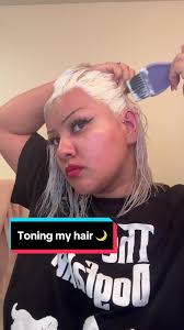 Toning my hair using @sallybeauty Ion bright white toner in lavender moon  🌙 i paired that with @schwarzkopfusa 7 volume developer. #toner  #bleachandtone #platinumblonde #silverhair #whiteblonde