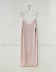 Vous êtes invitée à un dîner glamour ? Les Plus Belles Robes Fluides De L Ete Elle Robes Fluides Robe Fluide Robe Fine Bretelle