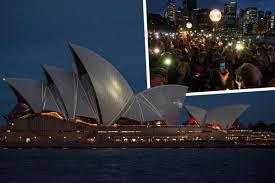 Please post a link to a house or text by his hand that shows opera. The Sydney Morning Herald On Twitter Breaking Thousands Of Protesters Chanting Save Our Sails Gathered In Front Of The Sydney Opera House In Protest At The Projections On The World Heritage Listed